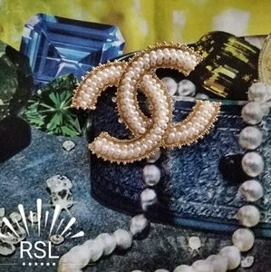 Faux Pearl Brooch Pin